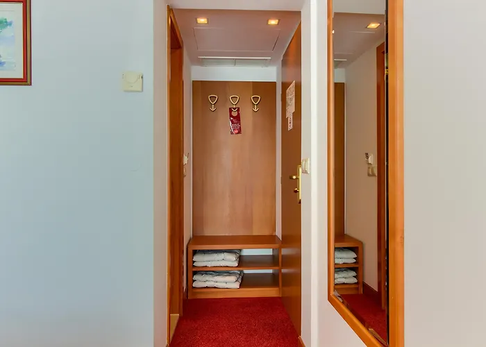 فندق Dvor (adults Only) أوميس