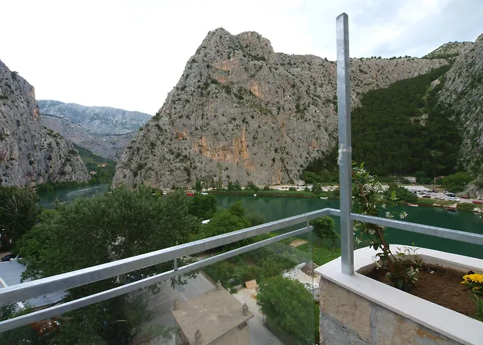 Dvor (adults Only) 3* أوميس