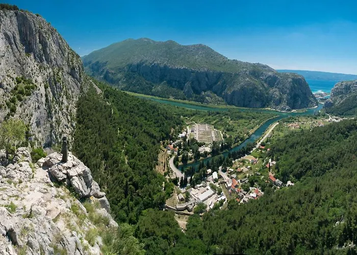 Dvor (adults Only) 3*